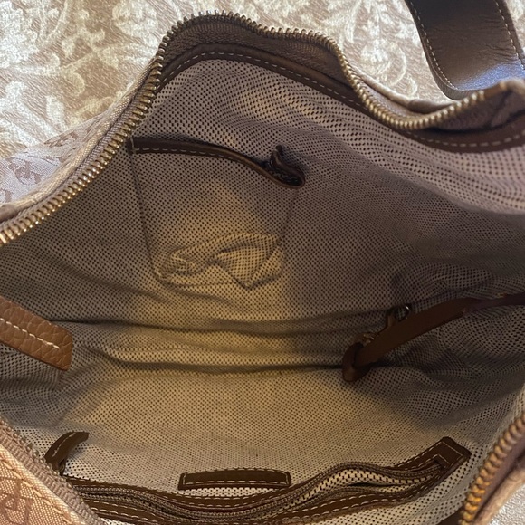 Classic Dooney & Bourke Shoulder Bag - Picture 10 of 10
